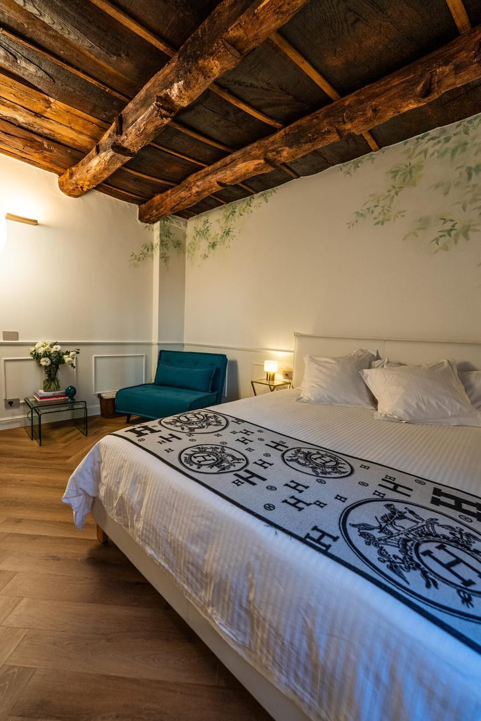 Bed, Photo of the whole room