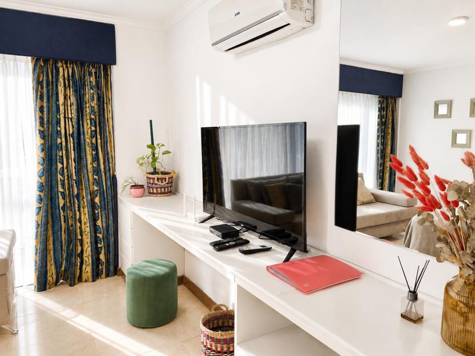 TV and multimedia, Seating area, air conditioner