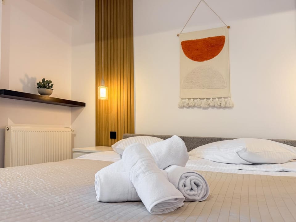 Bed, Bedroom, towels