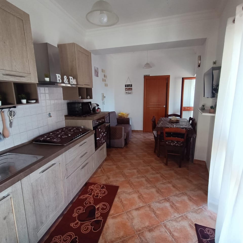 Kitchen or kitchenette, Living room, Seating area, Dining area, oven, stove