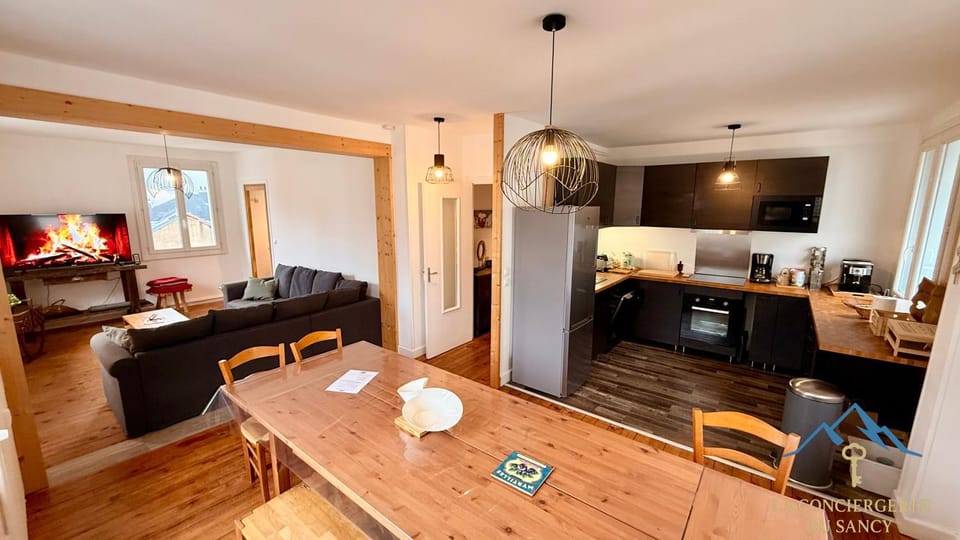 Kitchen or kitchenette, Living room, Dining area