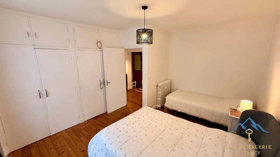 Bed, Photo of the whole room, Bedroom, wardrobe