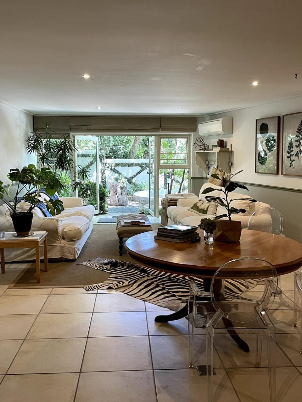 Seating area, Dining area