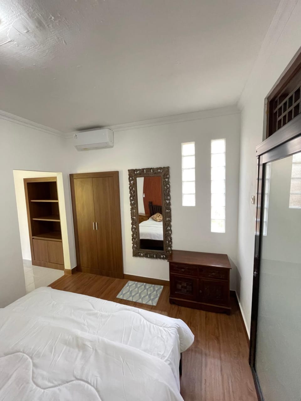 Bedroom, wardrobe, air conditioner