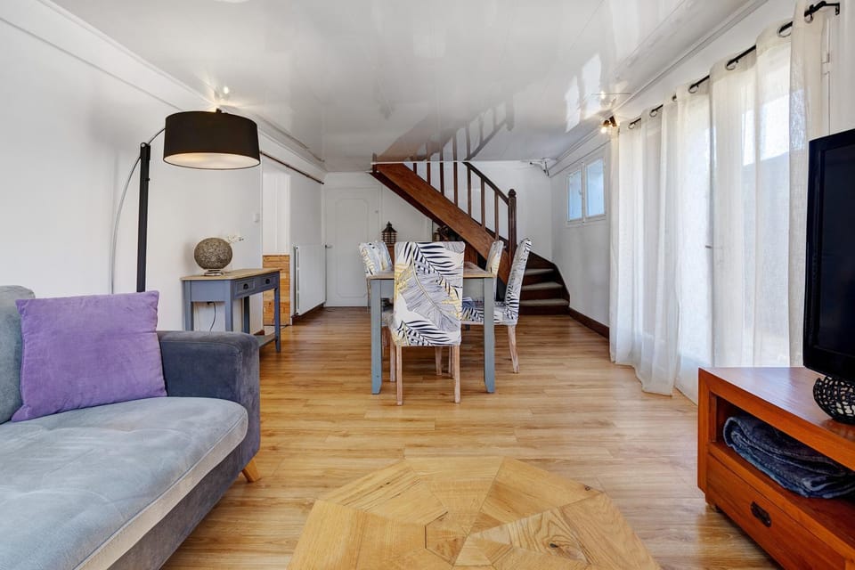Property building, Living room