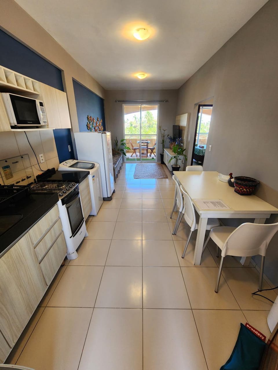 Kitchen or kitchenette, Dining area, oven