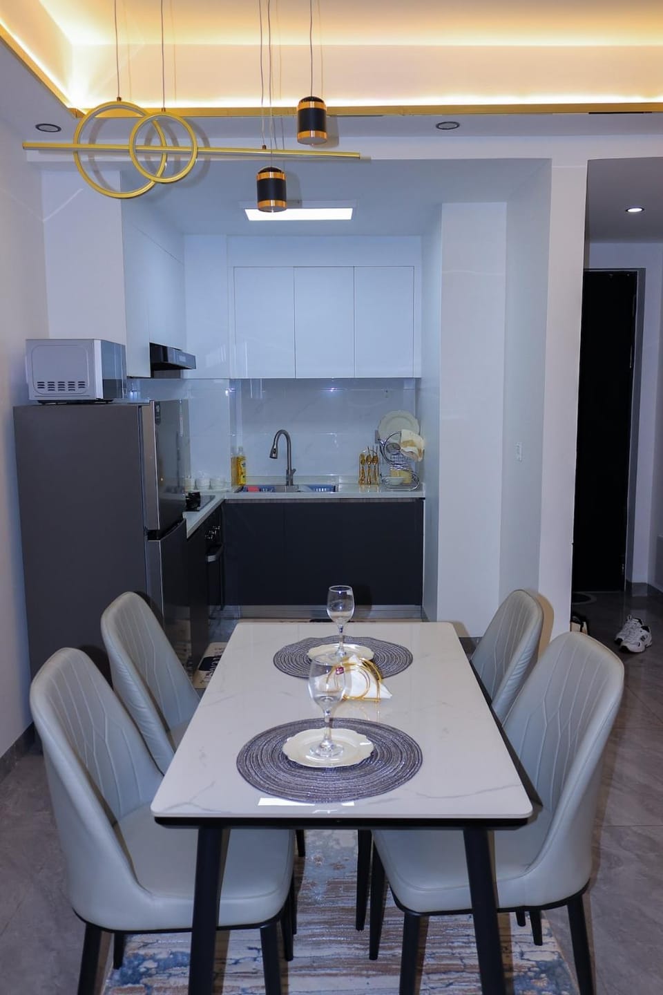 Kitchen or kitchenette, Dining area