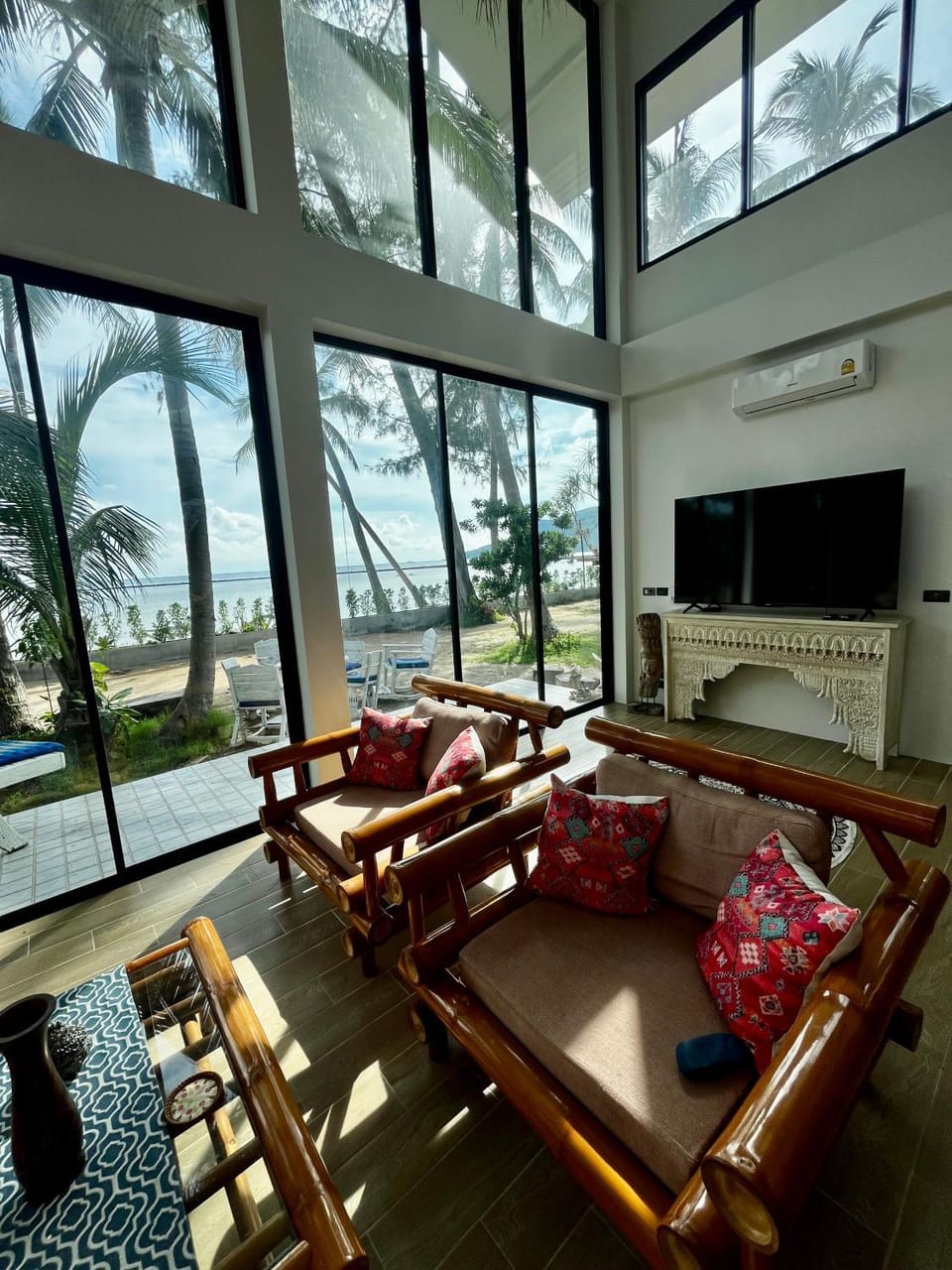 TV and multimedia, Living room, Seating area, Sea view