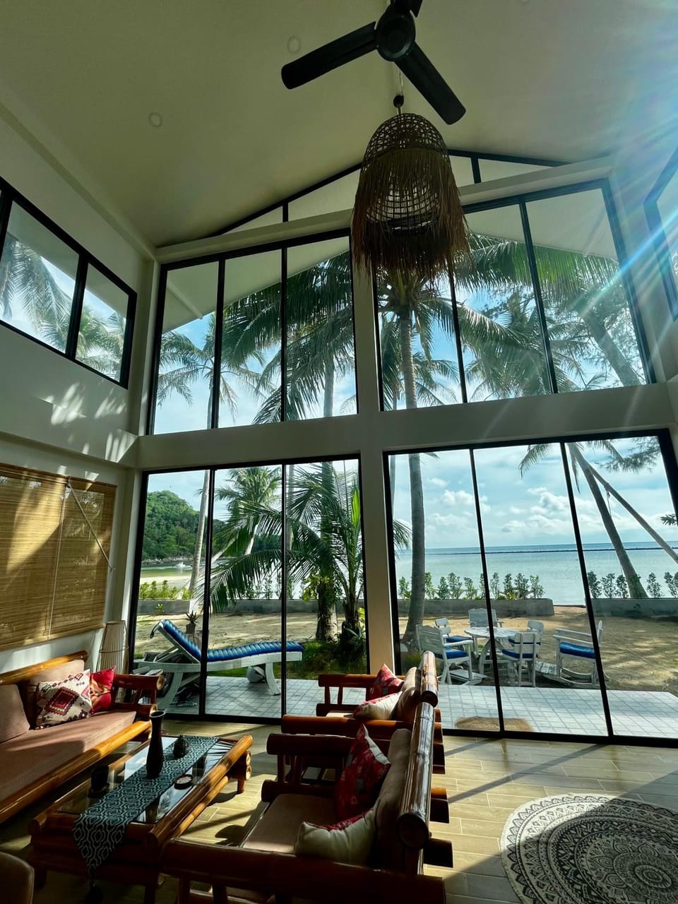 Day, Natural landscape, Living room, Seating area, Sea view