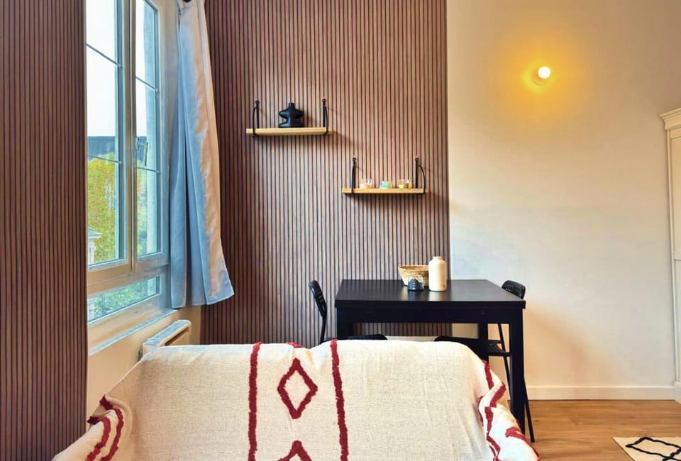 Living room, Photo of the whole room, Seating area, Bedroom