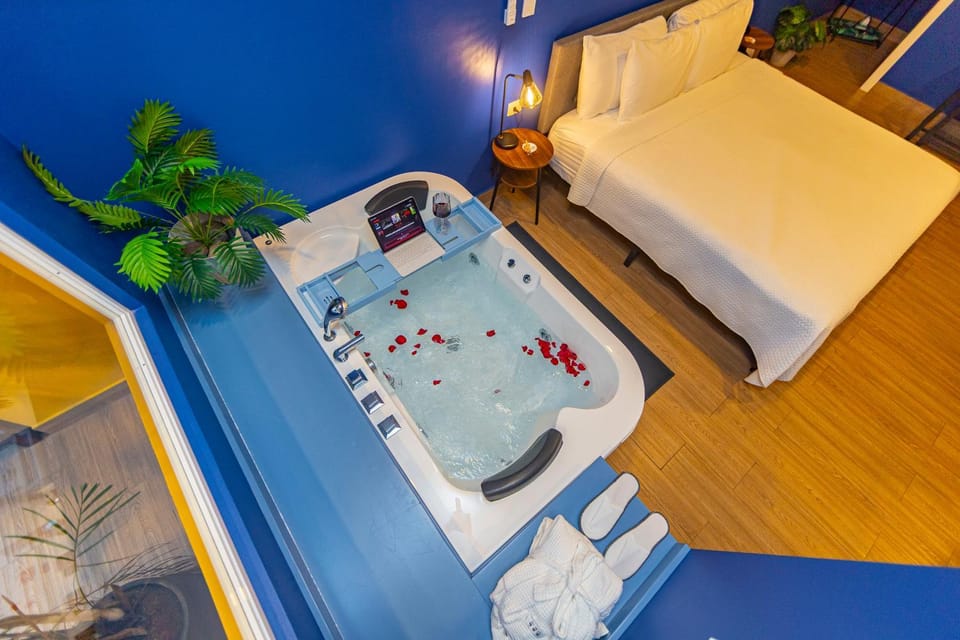 Hot Tub, Bedroom