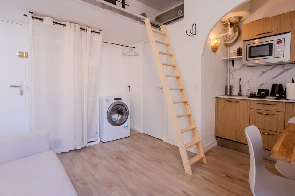 Juan Les Pins Centre studio proche plage Apartment in Antibes