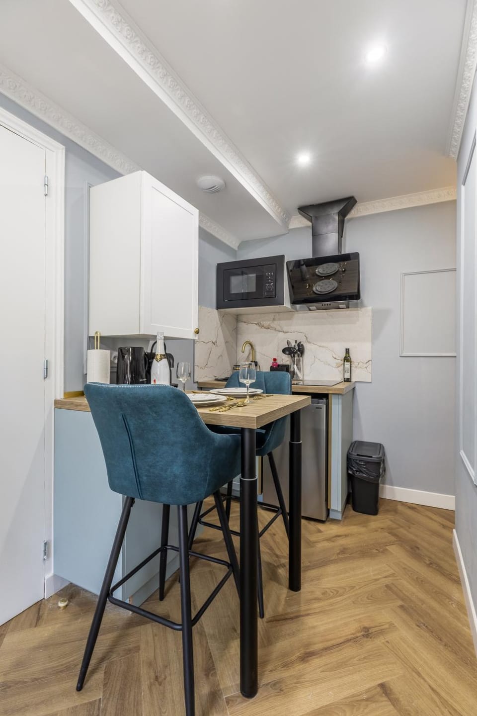 Kitchen or kitchenette, stove