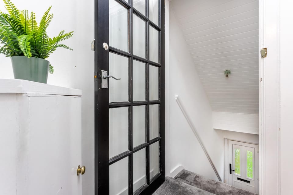 Cosy 3 bed flat in Kings Park Apartment in Glasgow
