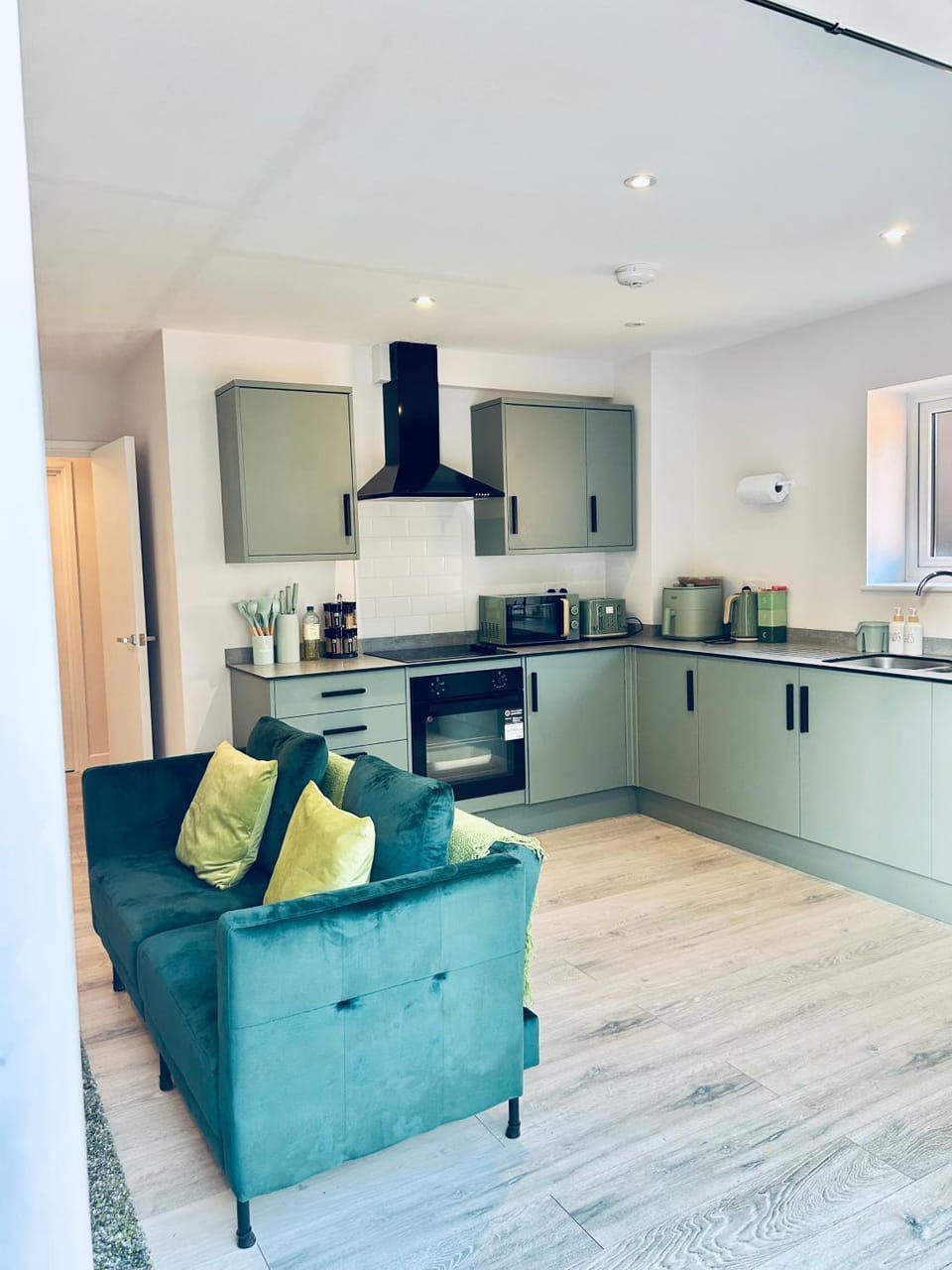 Kitchen or kitchenette, Living room, Seating area, Dining area, stove