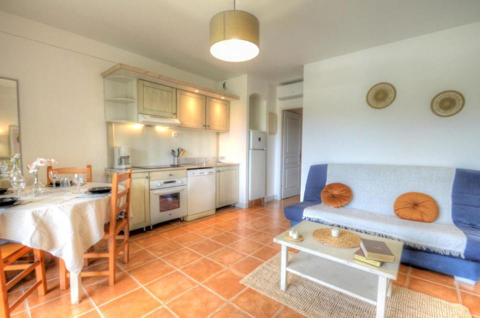 La Ciotat Appartement T2 bord de mer, piscine, parking Apartment in La Ciotat