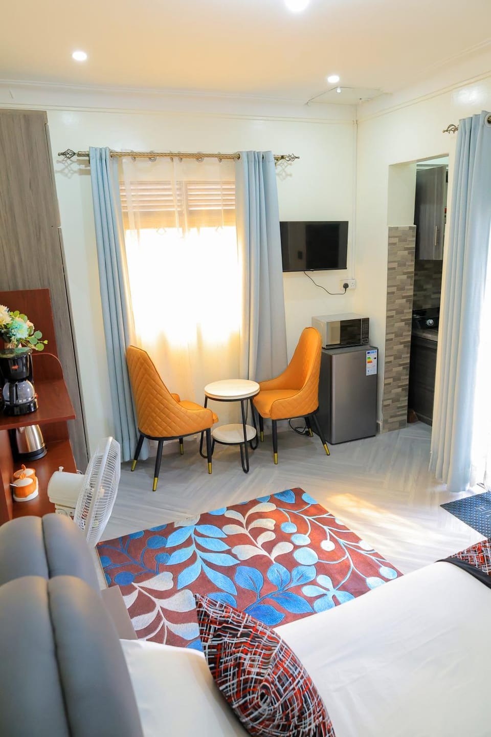 Communal lounge/ TV room, Bed, TV and multimedia, Seating area, Evening entertainment, Bedroom