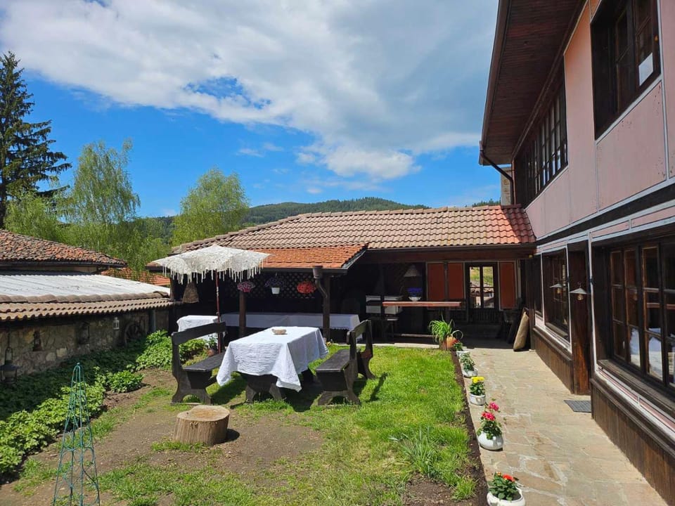 Карагьозовата Къща - цяла къща - 6 големи спални, 6 бани и отделна механа House in Plovdiv Province