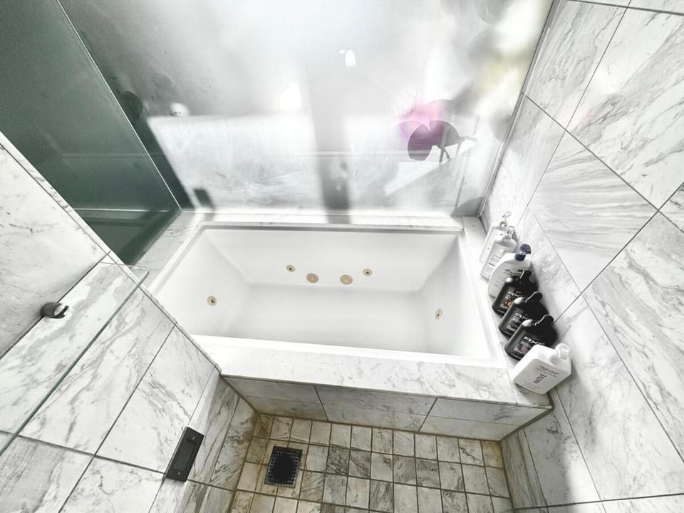 Hot Tub, Bath