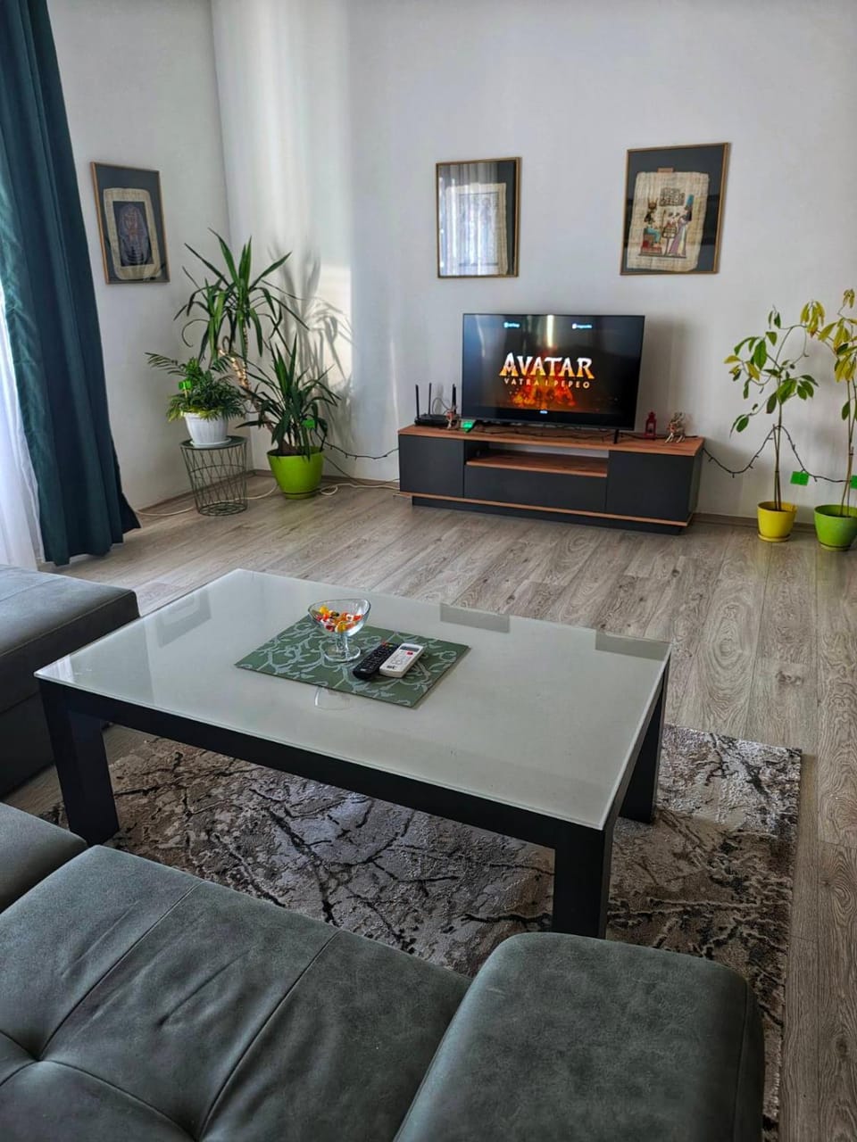 TV and multimedia, Living room, Decorative detail, City view, Street view