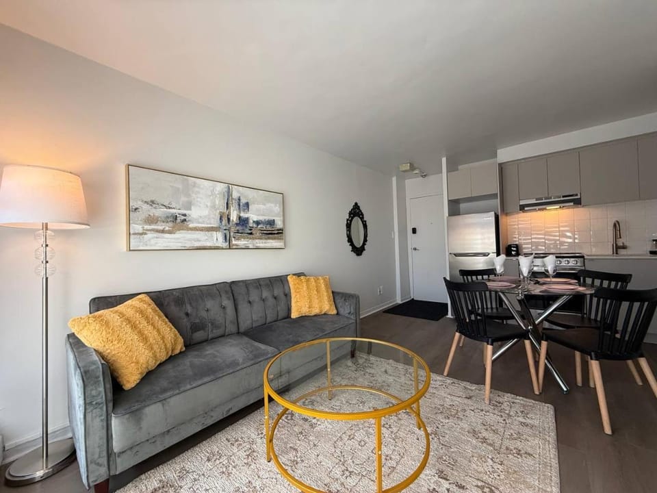 McGill Les Petits Studios, Downtown & Nightlife Apartment in Laval