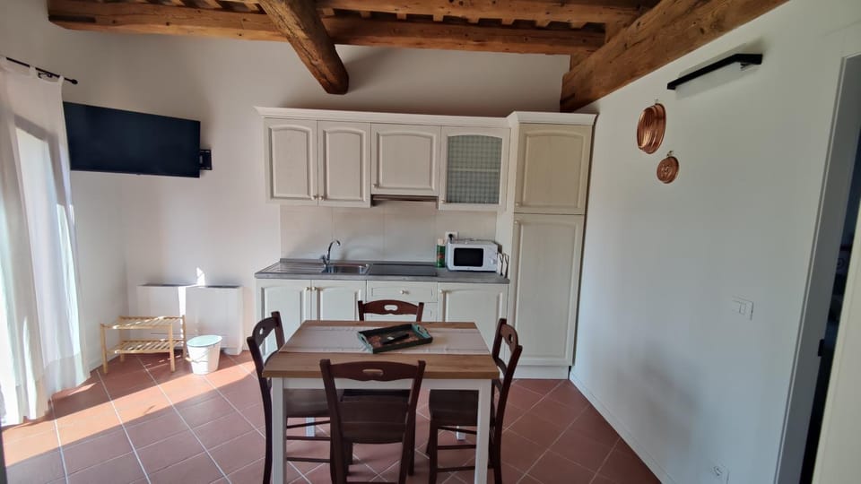 TV and multimedia, Kitchen or kitchenette, Seating area, Dining area, microwave