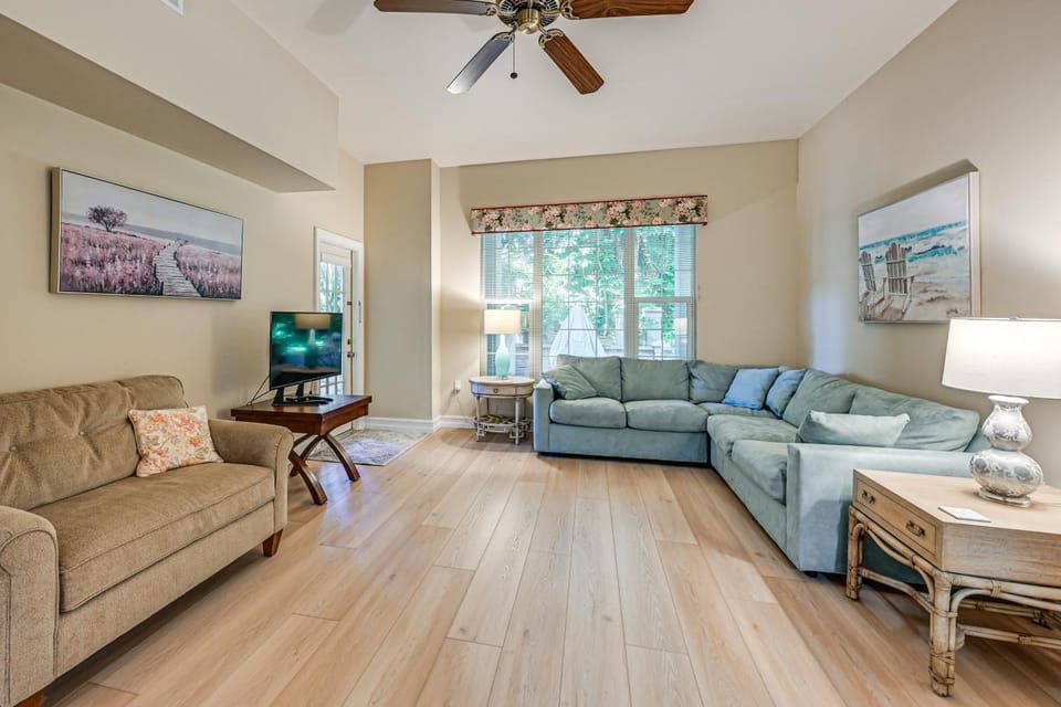 3 Mi to 5th Ave South: Quiet Getaway w/ Garden House in East Naples