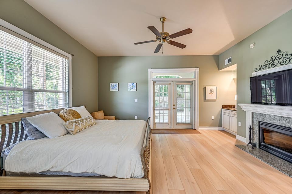 3 Mi to 5th Ave South: Quiet Getaway w/ Garden House in East Naples