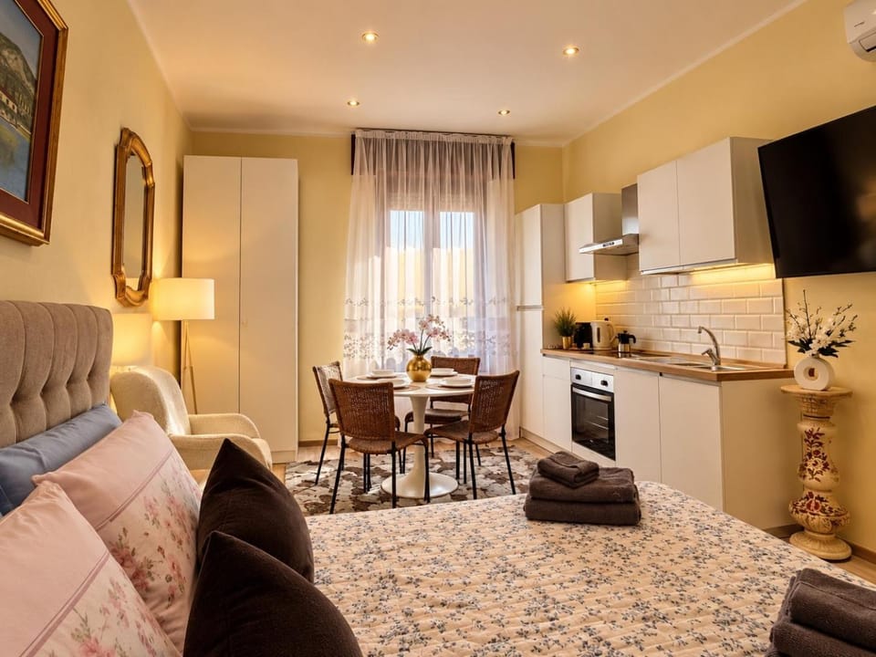 Valverde Apartments and Room Apartment in Verona