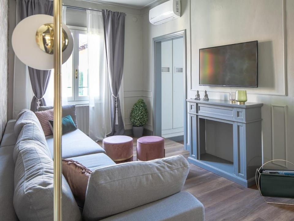 BRAND NEW - Luxury 4 bedroom and 4 bathroom at Duomo Apartment in Florence