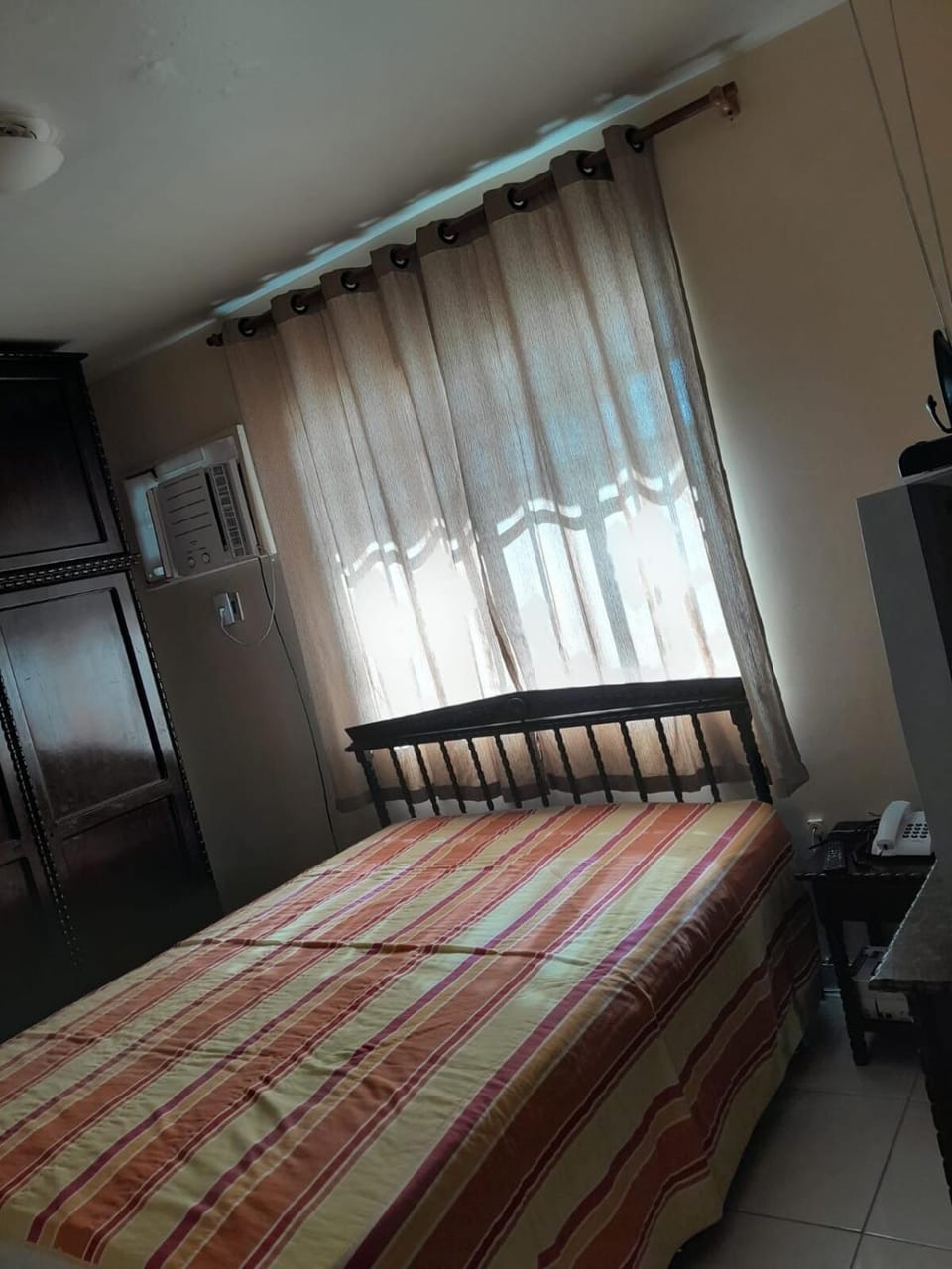 Bed, Bedroom, air conditioner