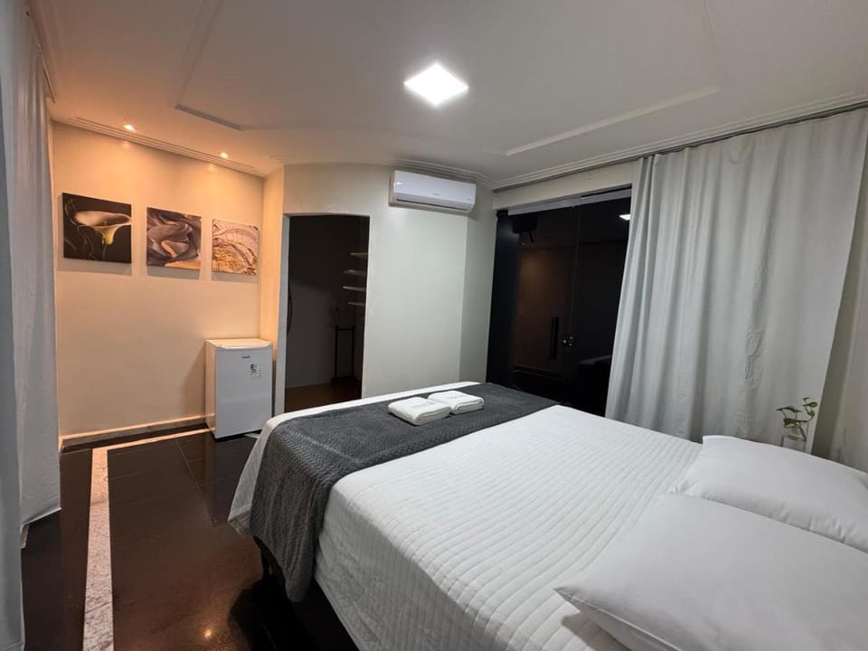 Bed, Photo of the whole room, Bedroom, air conditioner