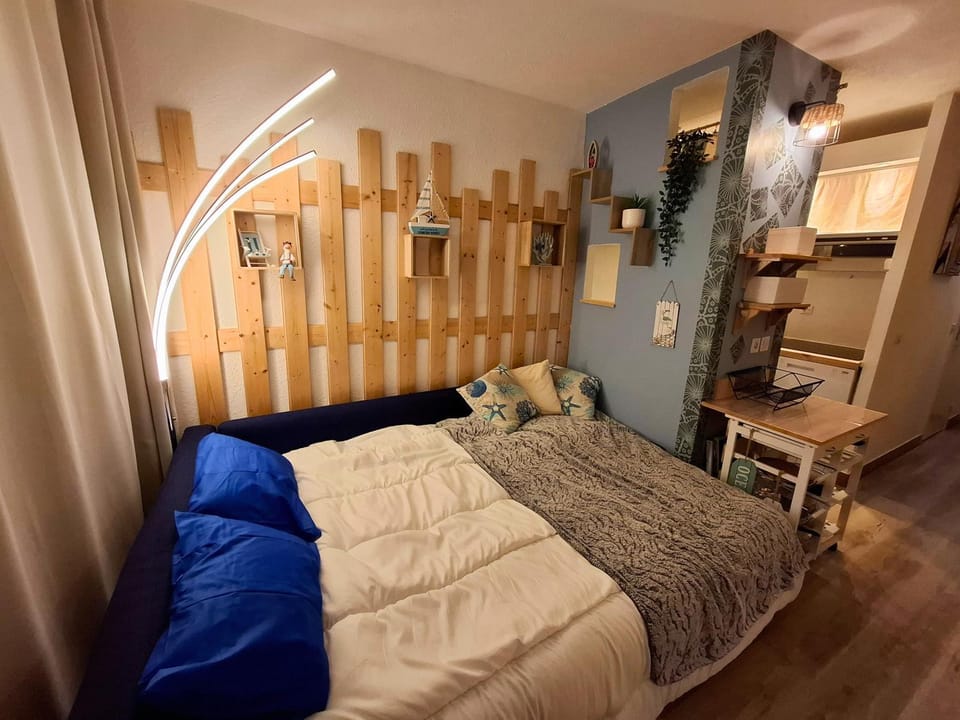 Bed, Photo of the whole room