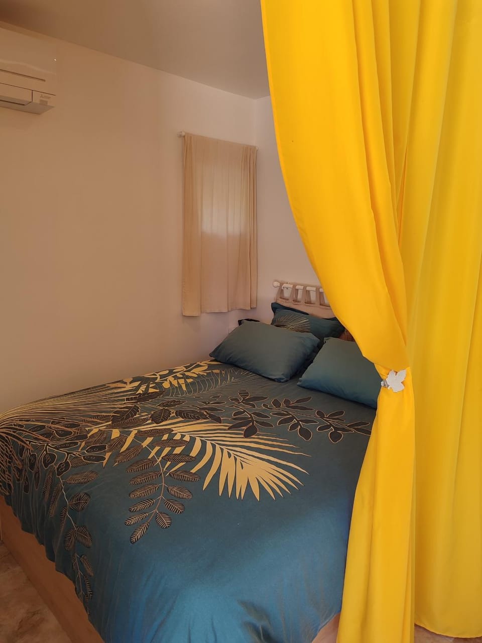 Bed, Photo of the whole room, Bedroom, air conditioner