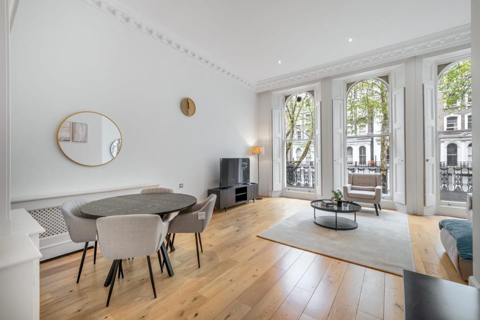Living room, Seating area, Dining area