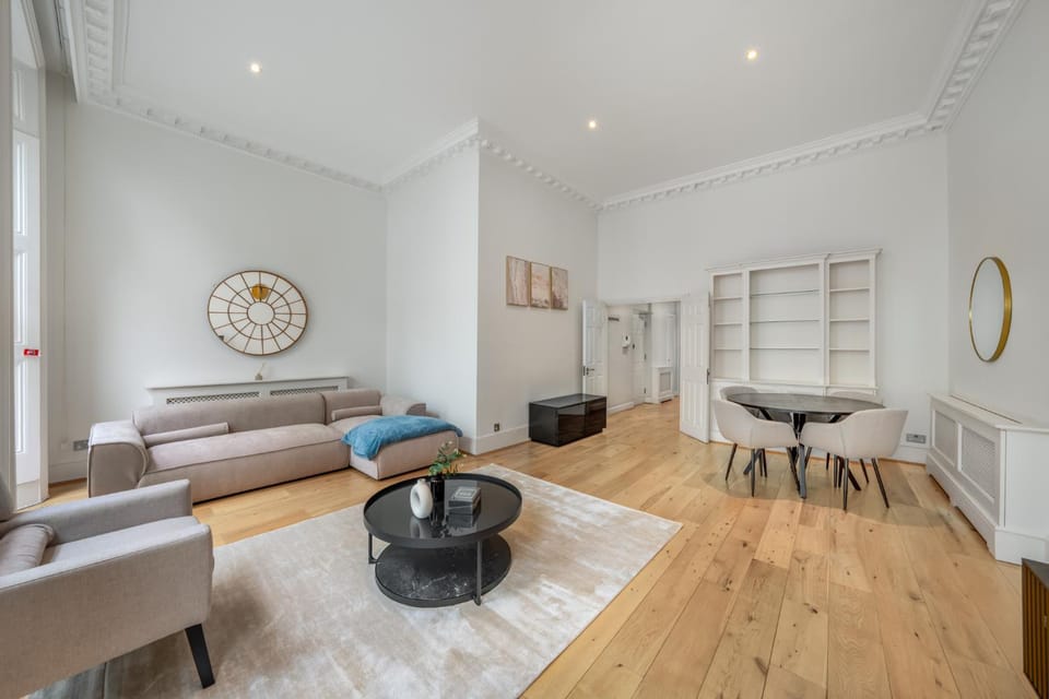 Living room, Photo of the whole room