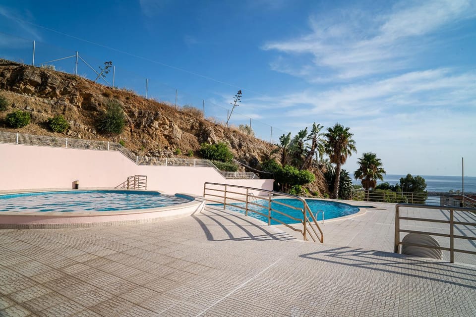 Day, Natural landscape, Pool view, Sea view, Swimming pool, sunbed