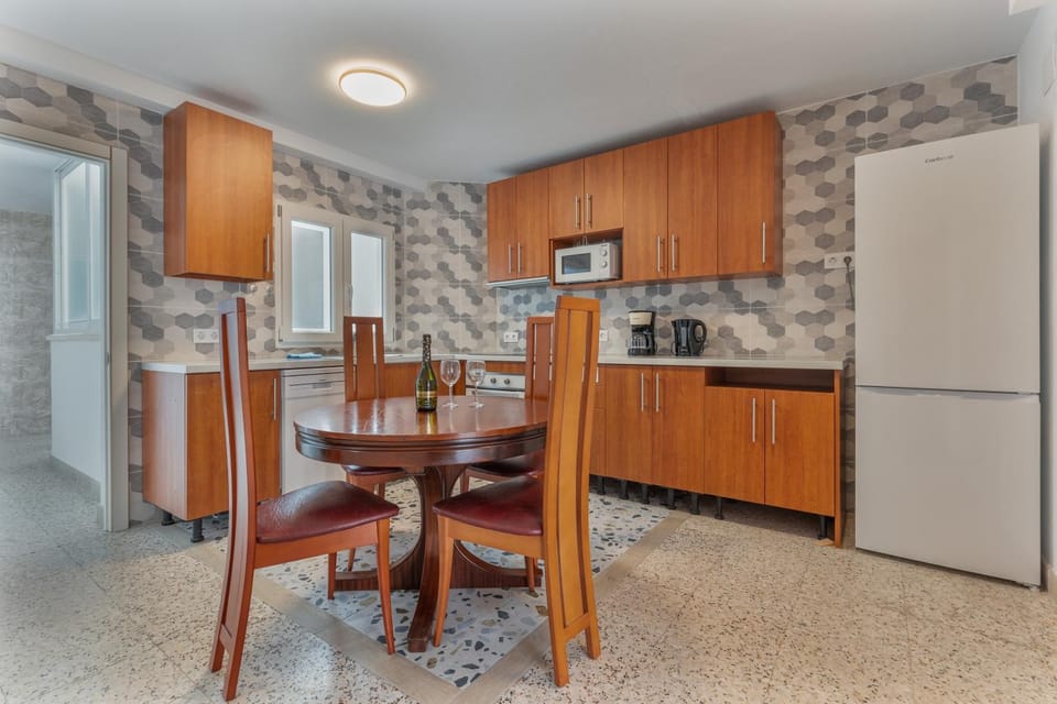 Property building, Kitchen or kitchenette, Living room