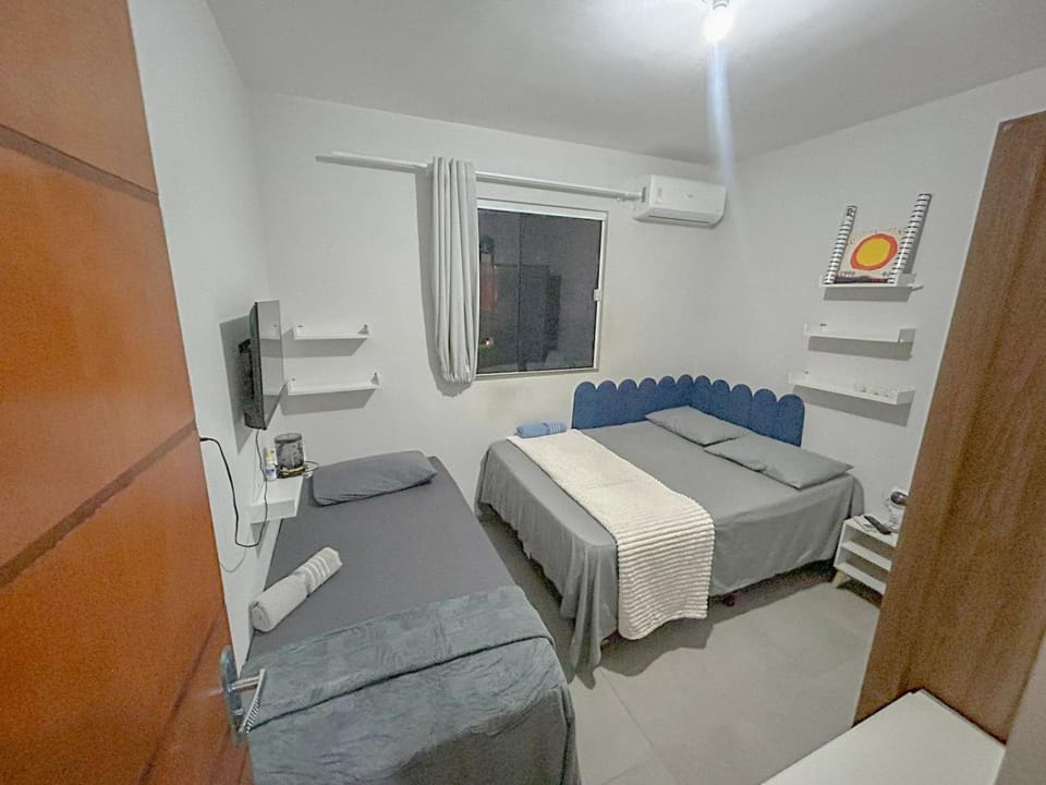Bed, TV and multimedia, Photo of the whole room, Bedroom