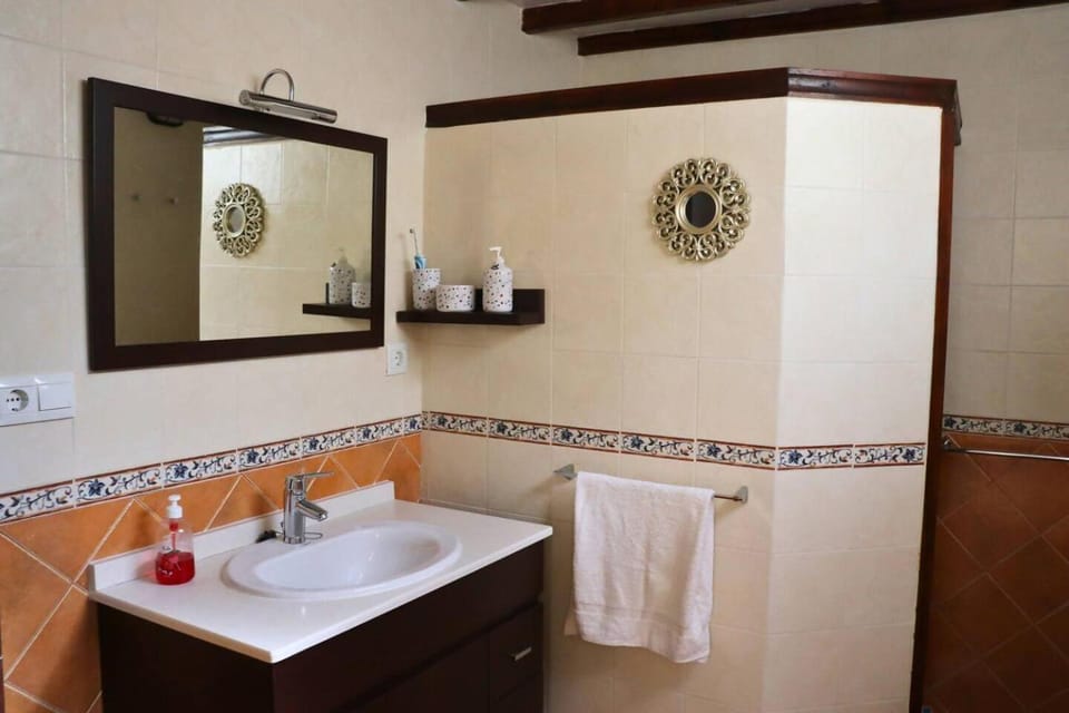 Shower, Bathroom, towels