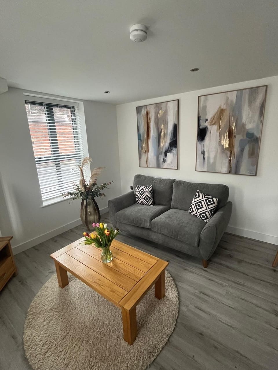 Modern Flat in central Lichfield & secure parking Apartment in Lichfield