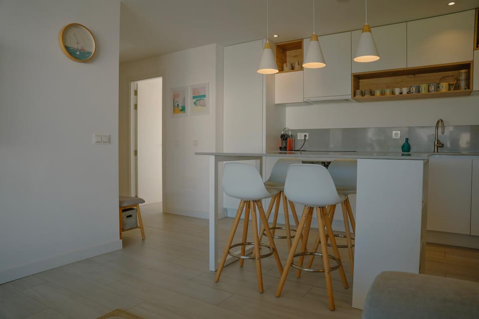 Kitchen or kitchenette, Dining area, stove