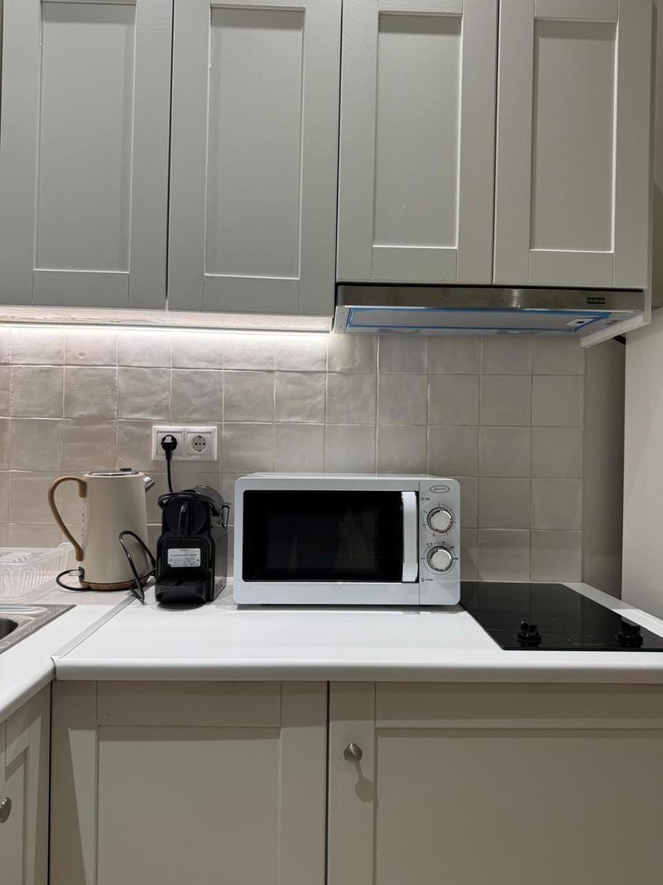 Coffee/tea facilities, microwave