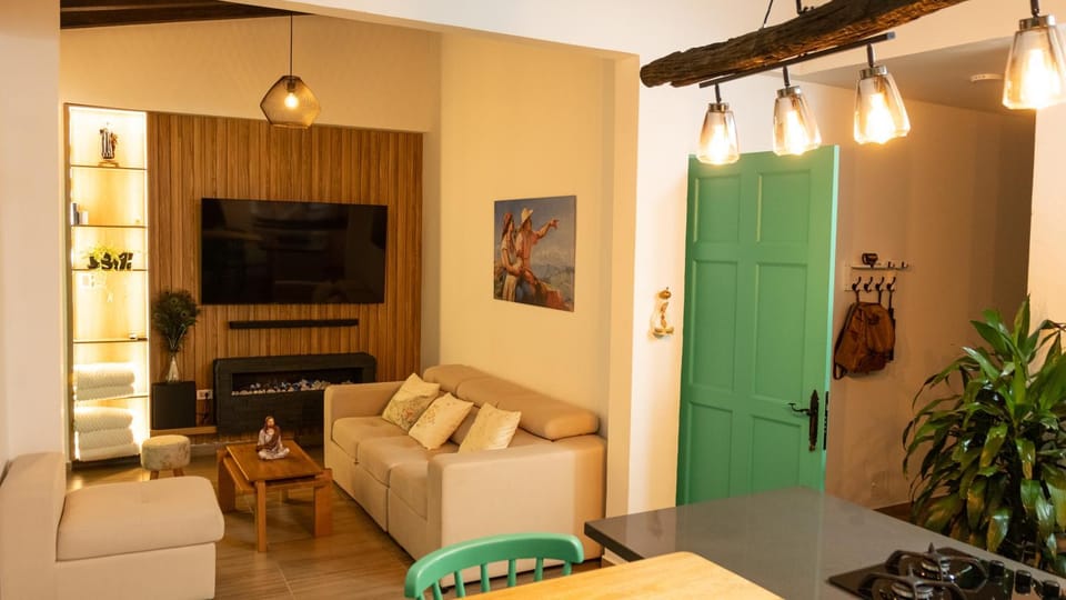 TV and multimedia, Living room, fireplace