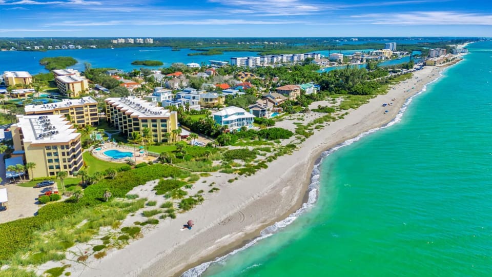 Island Reef – Gulf Views, Pool & Luxury Stay Apartment in Florida