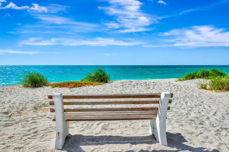 Island Reef – Gulf Views, Pool & Luxury Stay Apartment in Florida