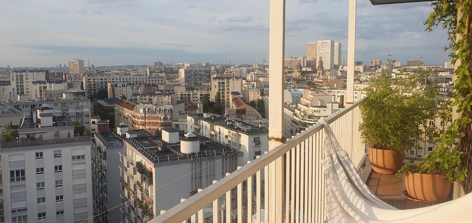 View (from property/room), Balcony/Terrace, City view