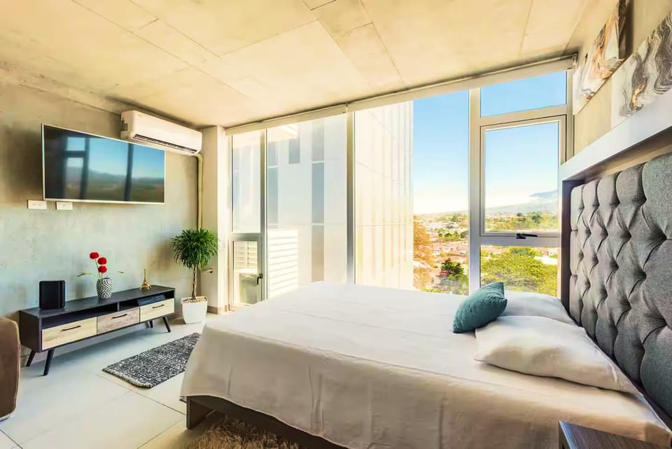 Bed, TV and multimedia, Photo of the whole room, Bedroom