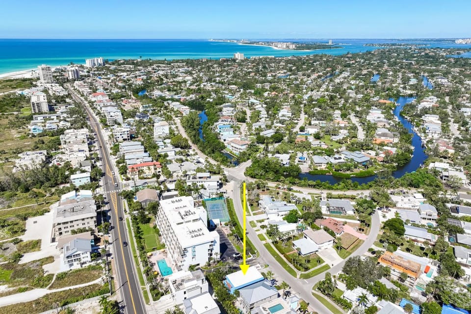 Nearby landmark, Bird's eye view, Location