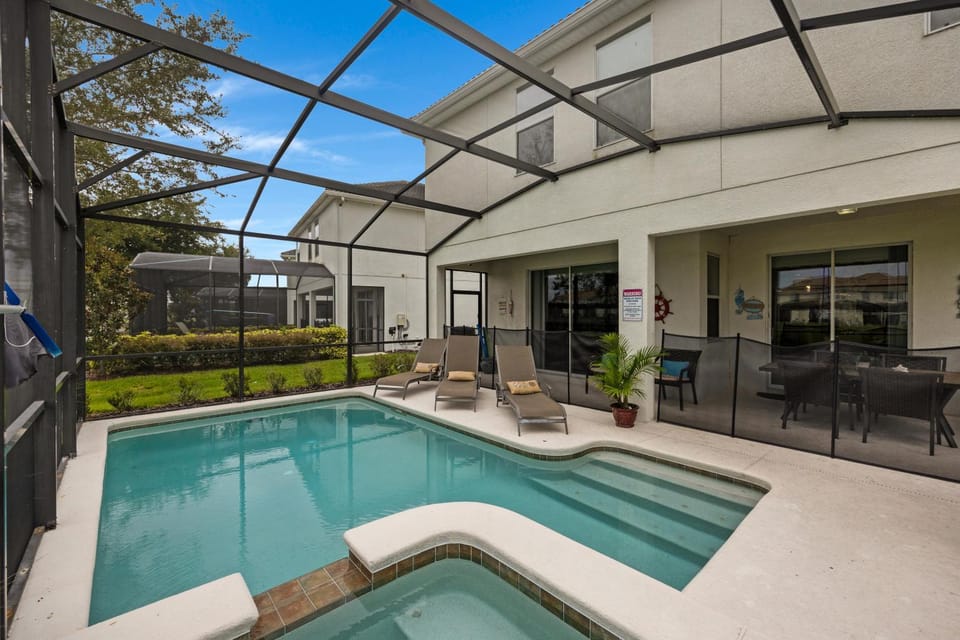 Swimming pool, sunbed